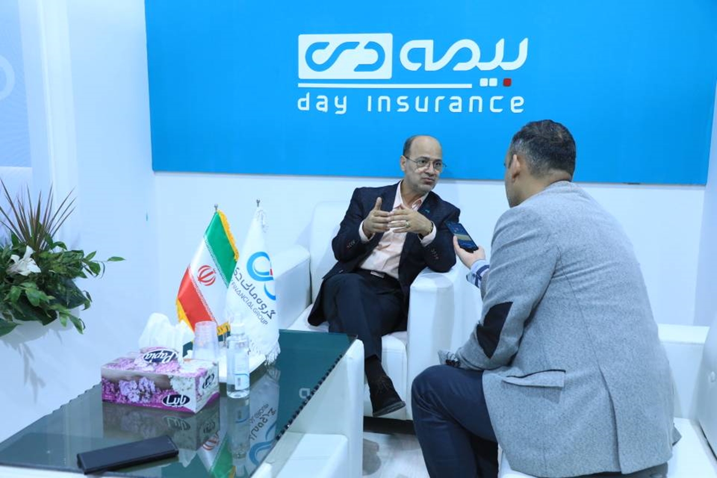 استقبال فعالان اقتصادی از غرفه بانک دی در دومین روز کیش اینوکس ۲۰۲۲