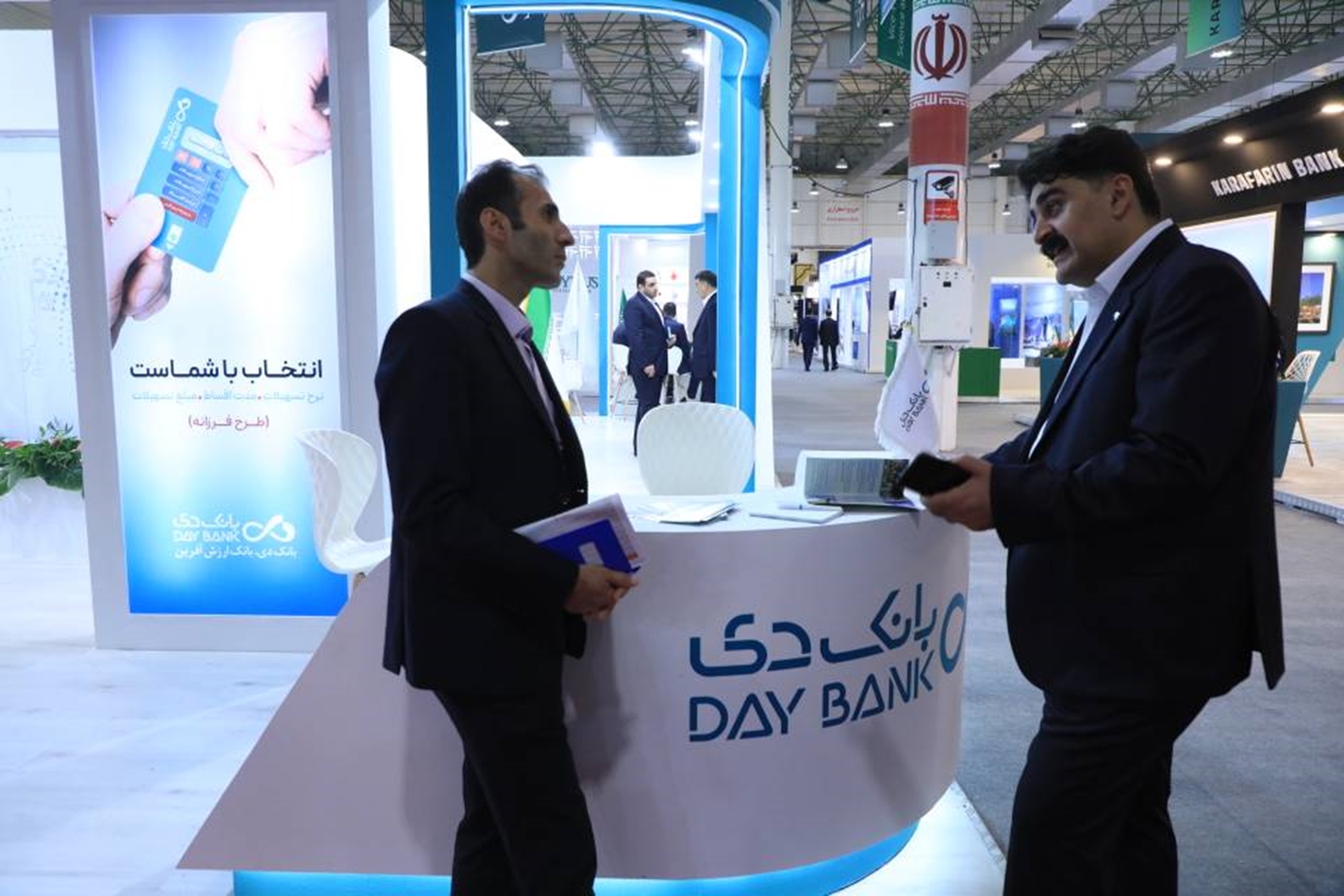 معرفی خدمات ارزی بانک دی در رویداد کیش اینوکس ۲۰۲۲