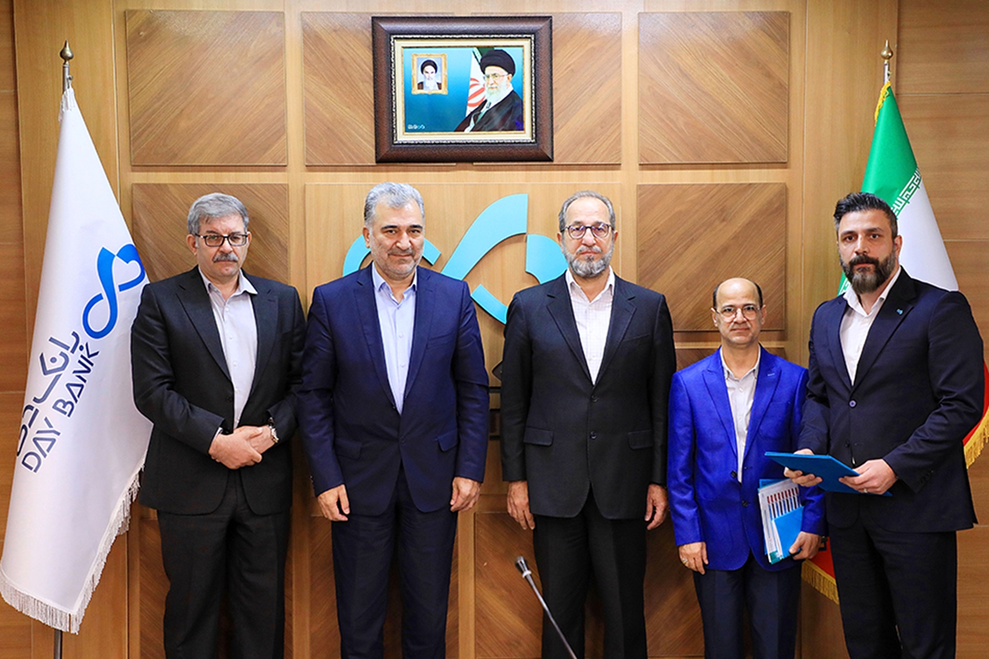 قدردانی هیئت‌ مدیره از عوامل اجرایی بانک دی در نمایشگاه کیش اینوکس ۲۰۲۲