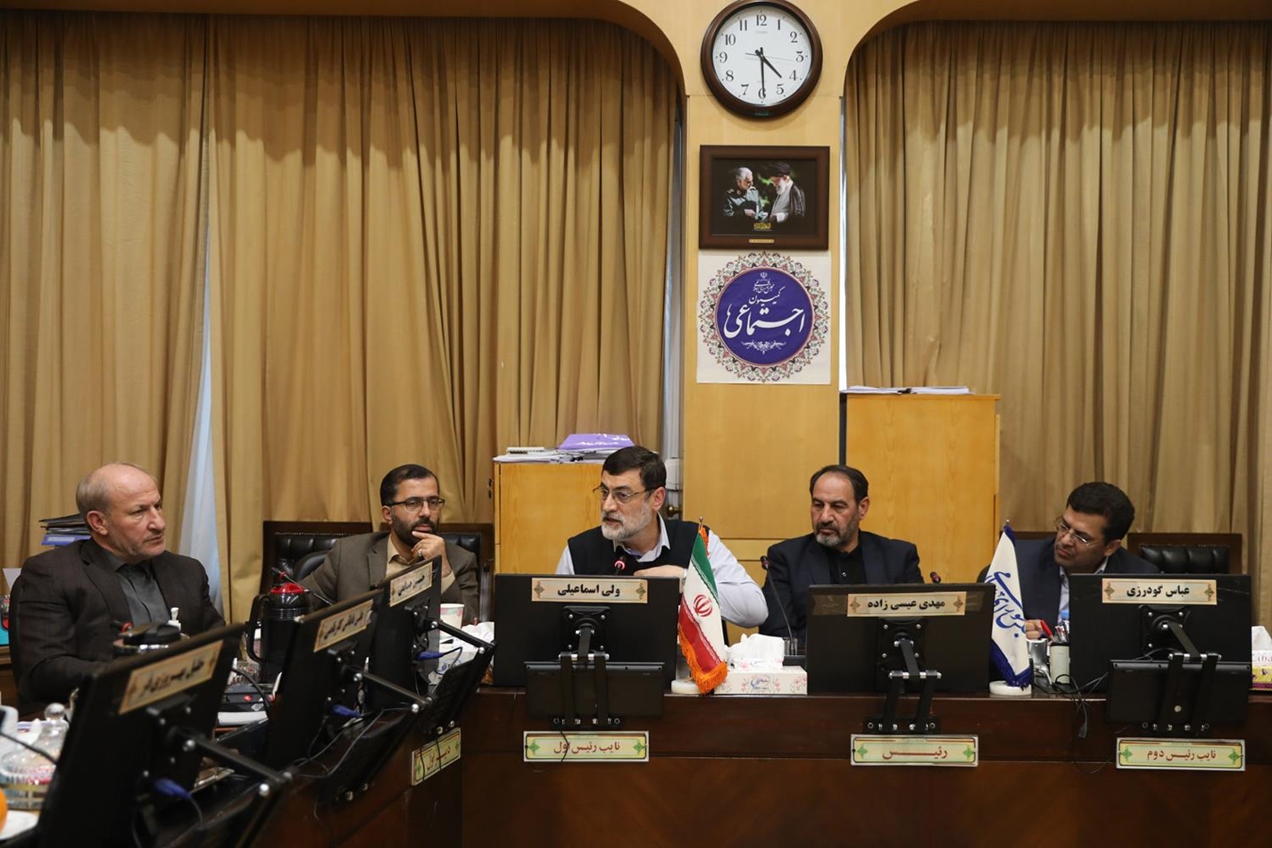 در حال تلاش برای دریافت مجوز راه‌اندازی ۳۰۰ باجه برای بانک دی هستیم