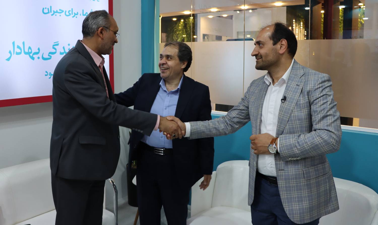 بازدید مدیر عامل بیمه دی از نمایشگاه صنعت مالی کشور