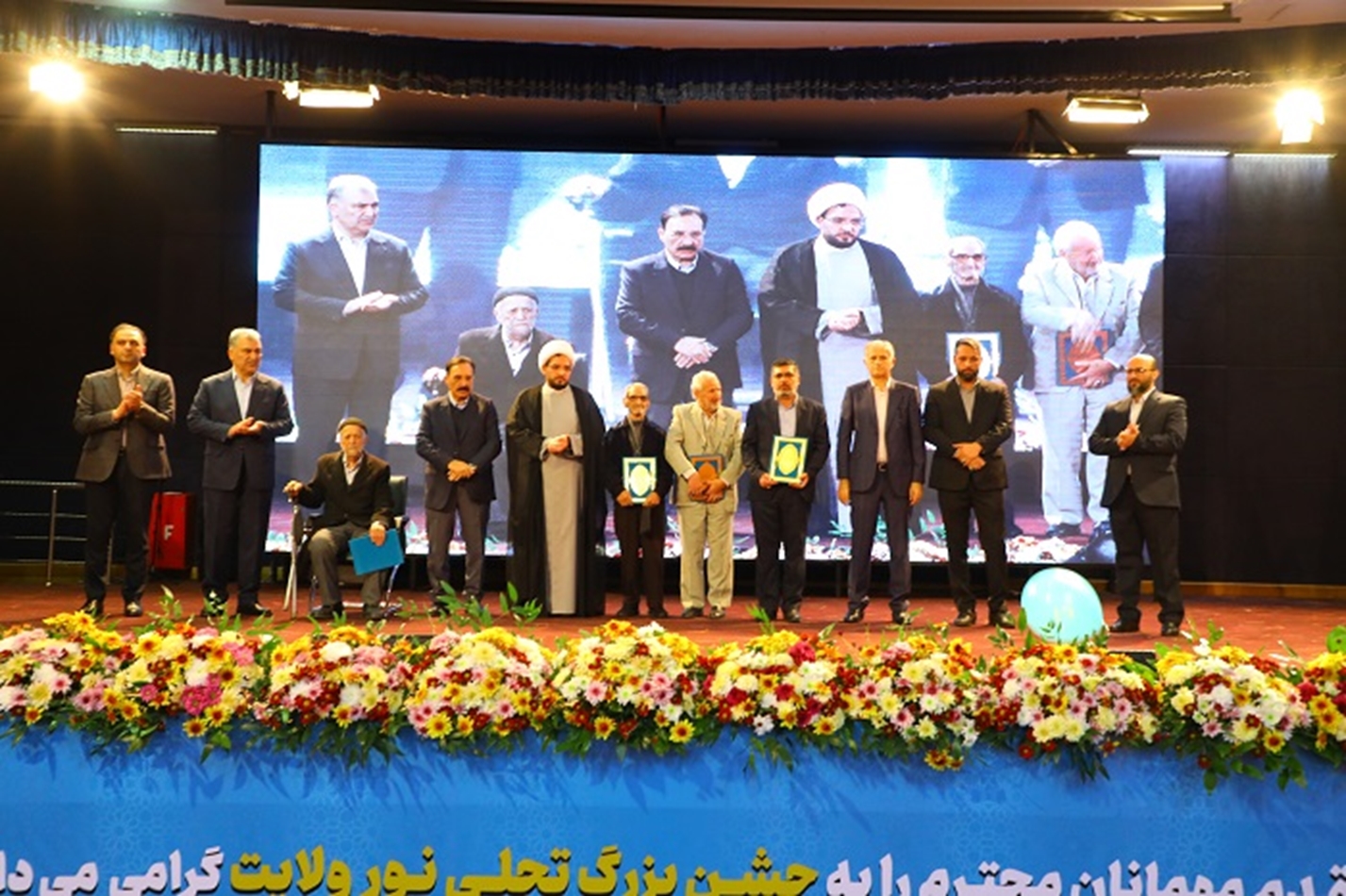 تکریم و تجلیل بانک دی از پدران شهدا در روز میلاد حضرت علی (ع)