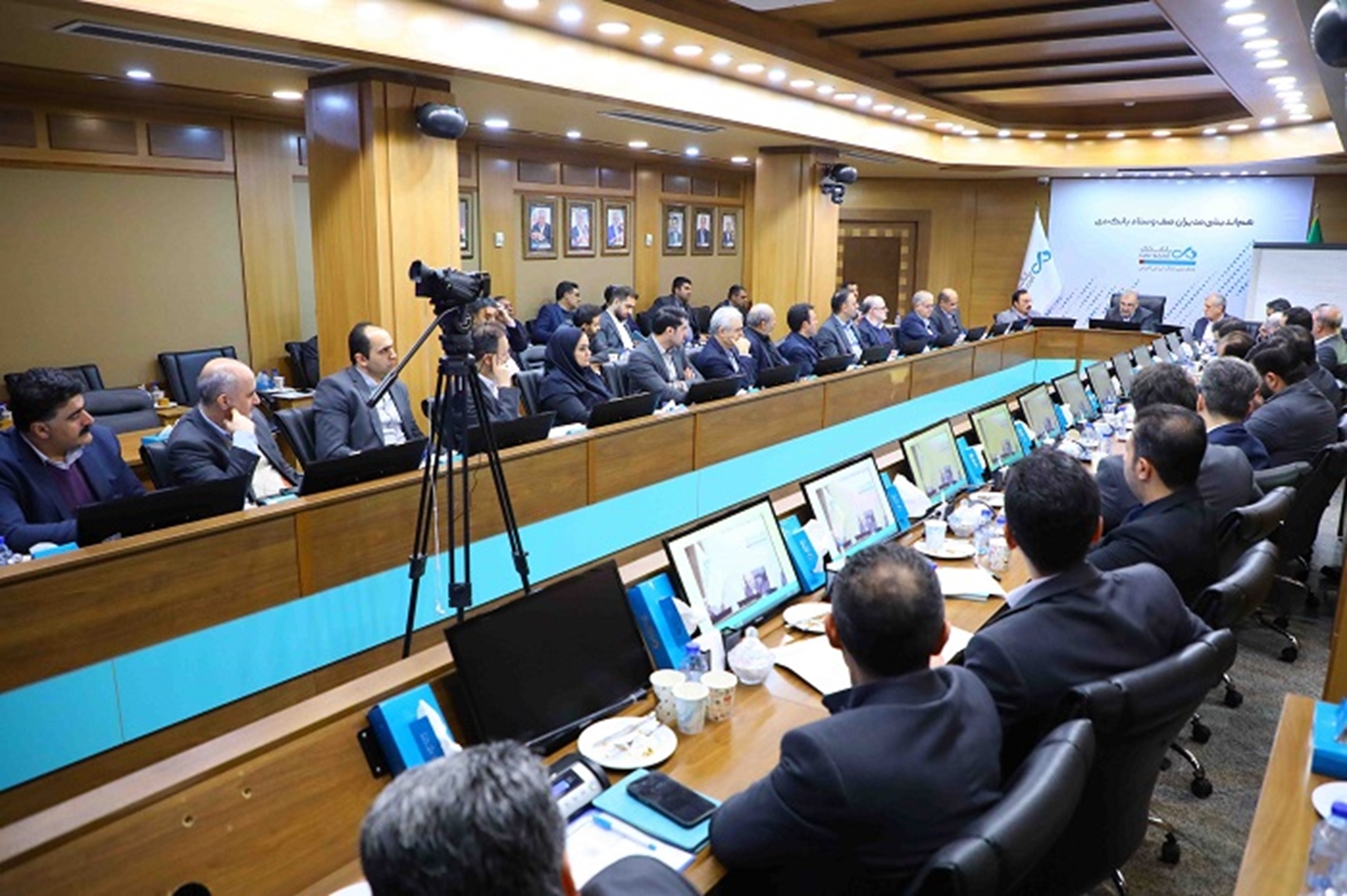 نشست هم‌ اندیشی مدیران صف و ستاد بانک دی برگزار شد