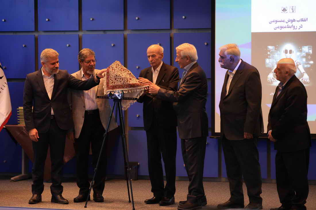 تقدیر از مدیر عامل بانک توسعه تعاون به عنوان مدیرعامل ارتباط گر