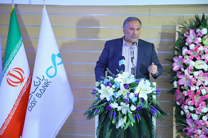 یکی از مسئولیت‌های‌ اجتماعی بانک دی خدمت‌ رسانی به خانواده شهدا است