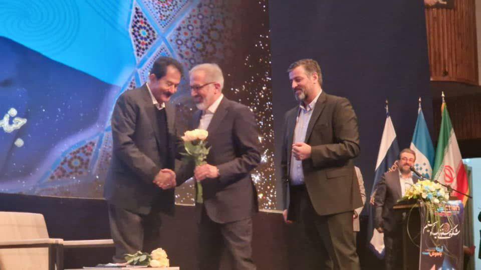 مدیر عامل بانک مسکن چهره برگزیده بانکی سال ۱۴۰۳ شد