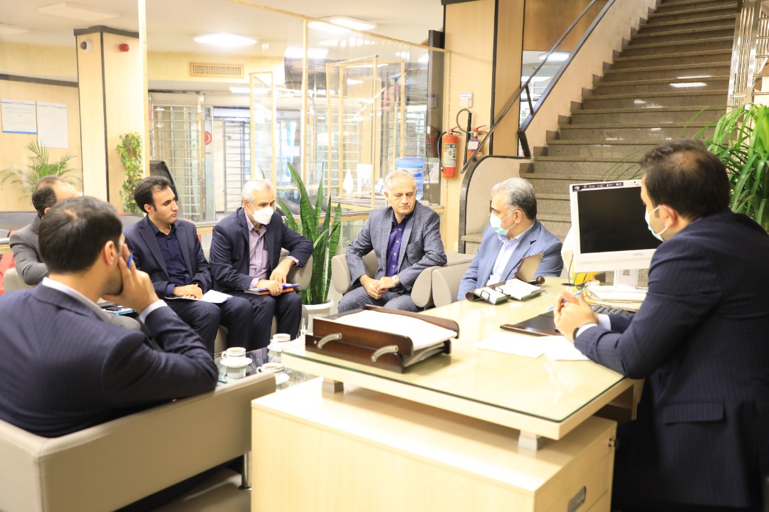 تلاش برای جذب منابع و توسعه خدمات ریالی و ارزی باید در دستور کار قرار گیرد