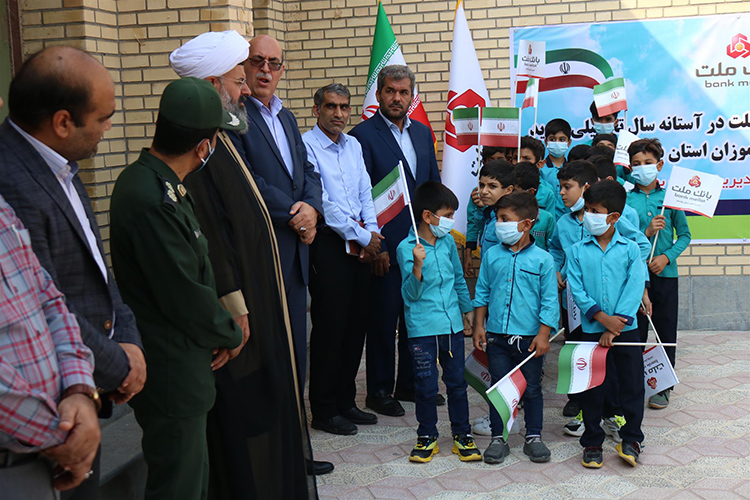 اهدای ۴۲۰۰ بسته لوازم التحریر از سوی بانک ملت به دانش آموزان مناطق کمتر برخوردار