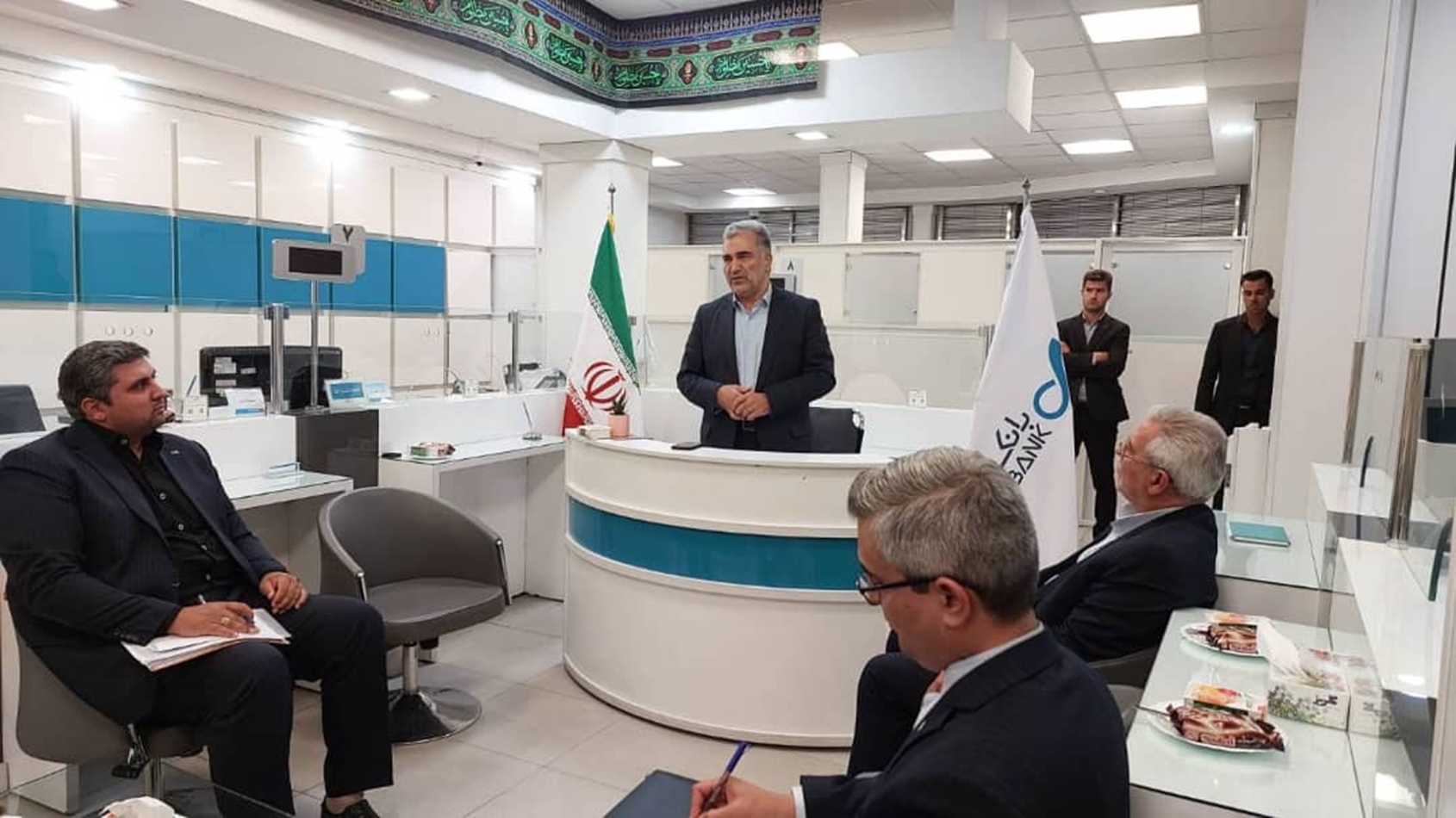 تسهیل ارائه خدمات و تحقق انتظارات مشتریان و جامعه هدف باید در دستور کار همکاران به‌ ویژه در شعب باشد