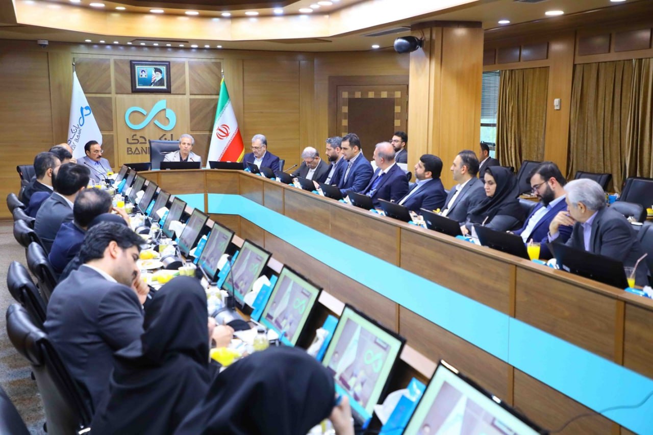 آیین معارفه مدیر عامل و اعضای جدید هیئت‌ مدیره بانک دی برگزار شد