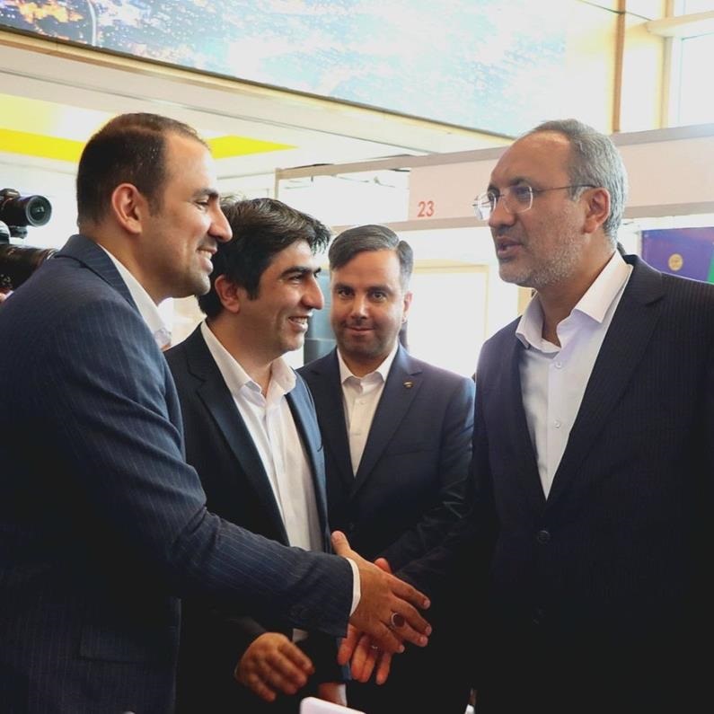 بازدید رئیس کل بیمه مرکزی از غرفه بیمه دی در همایش «بیمه و توسعه» بازدید رئیس کل بیمه مرکزی از غرفه بیمه دی در همایش «بیمه و توسعه»