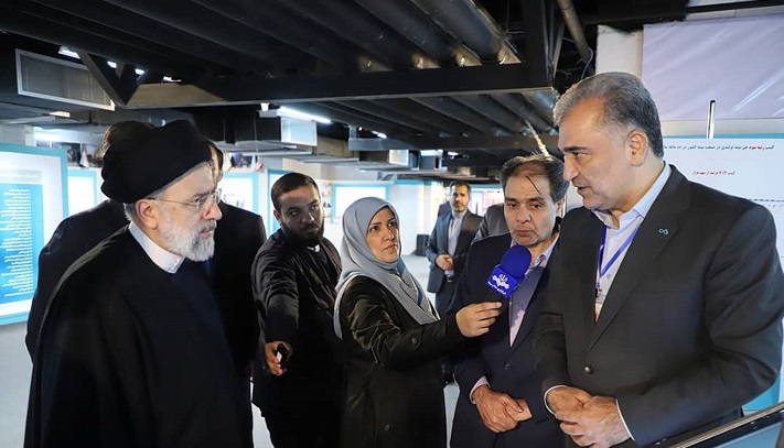 بازدید رئیس جمهور از غرفه بانک دی در نمایشگاه «روایت خدمت»