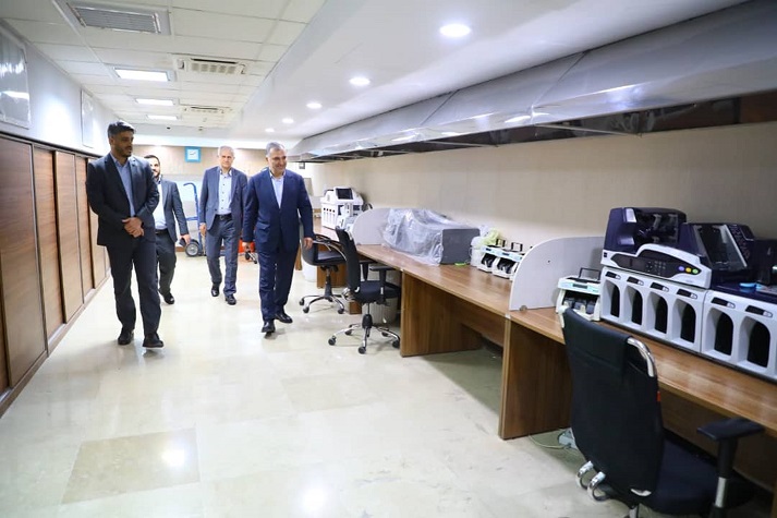 بازدید سرپرست بانک دی از واحدهای ستادی