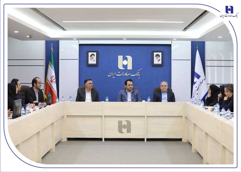 اقناع و پاسخگویی شفاف و صادقانه به افکار عمومی از وظایف روابط‌ عمومی‌ است