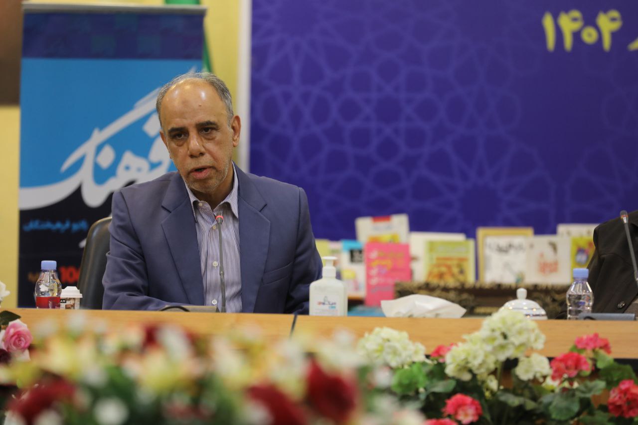 میرکیانی نویسنده‌ای خلاق و با اخلاق است